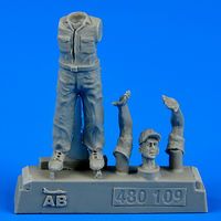 U.S. Army aircraft mechanic WWII - Pacific theatre Figurines x - Image 1