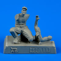 U.S. Army aircraft mechanic WWII - Pacific theatre Figurines