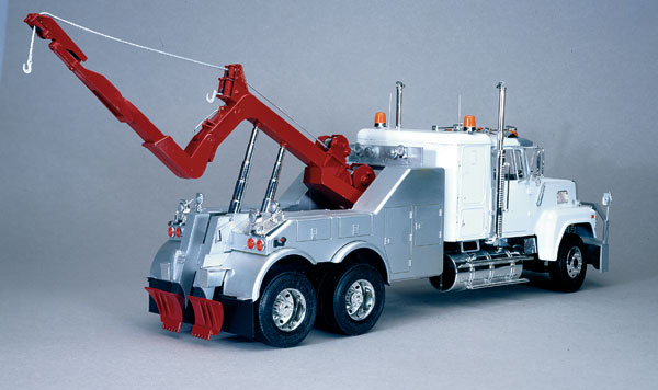 Amazon.com: Italeri U.S. Wrecker Truck : Arts, Crafts & Sewing