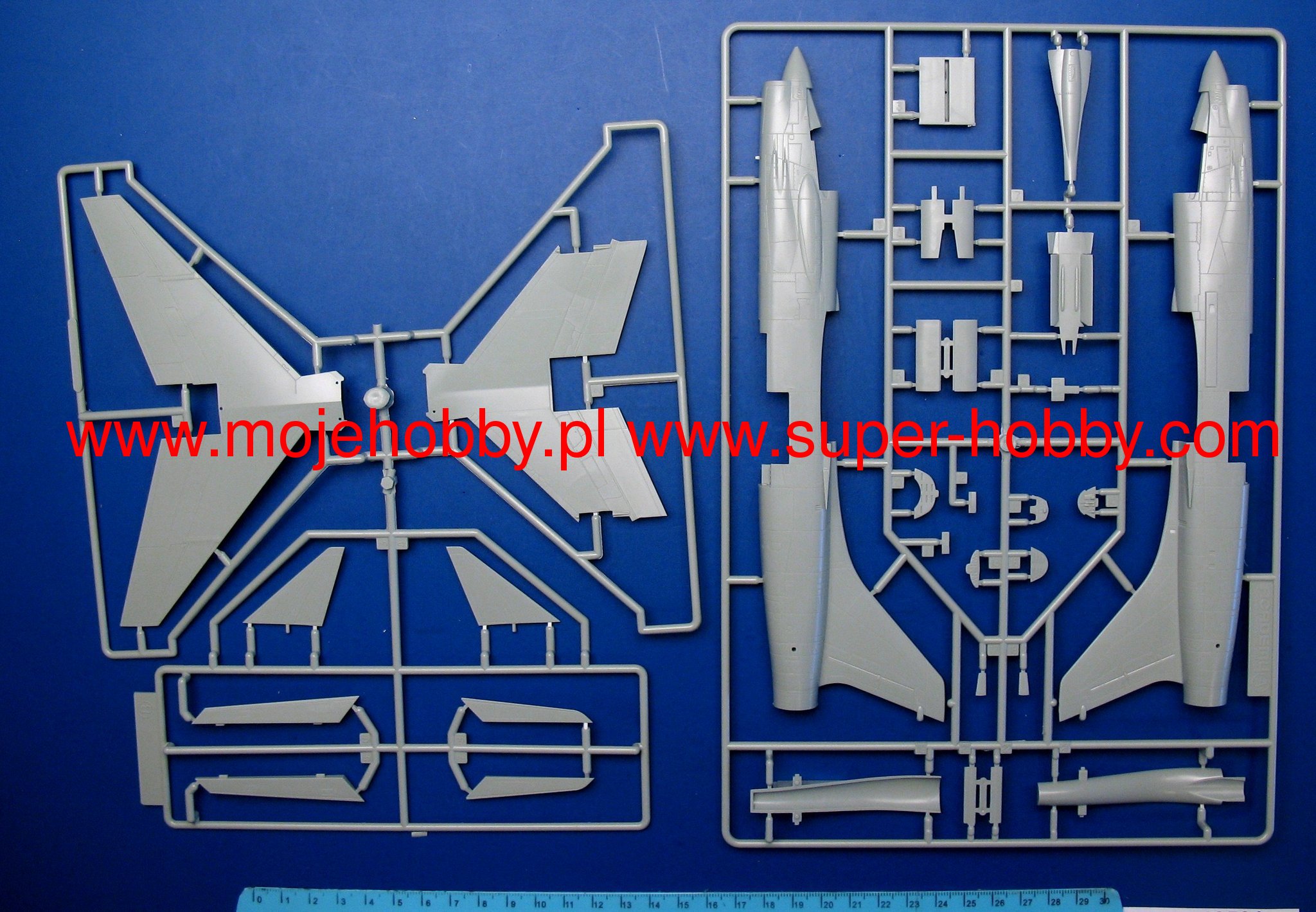 Amazon.com: Academy 12521 USN F-8E VF-162 The Hunters 1/72