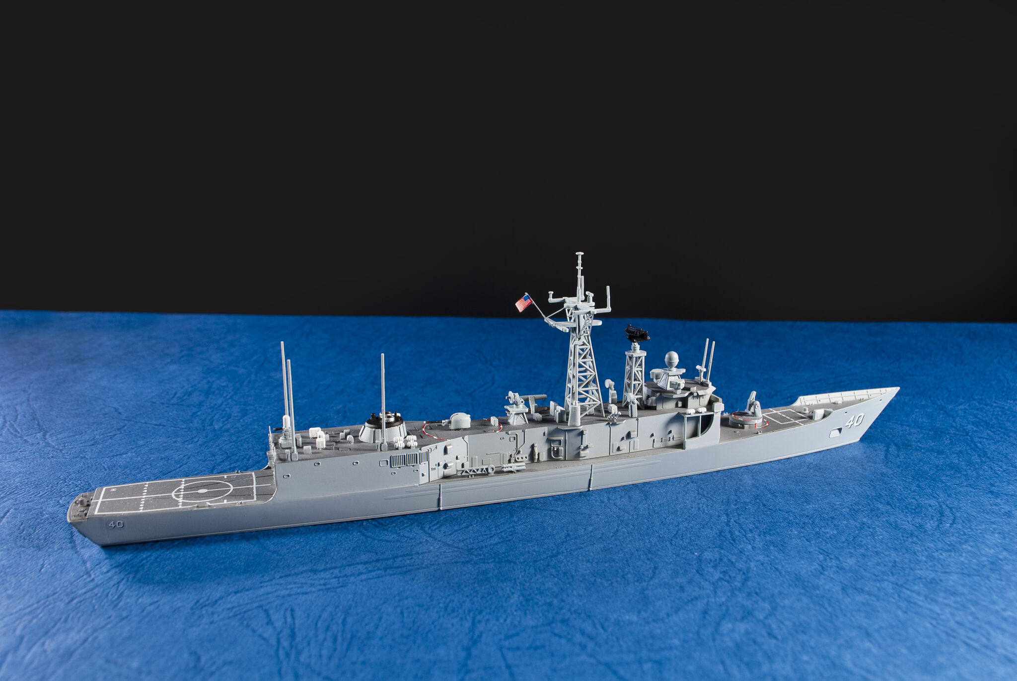 Oliver Hazard Perry class frigate AFV Club SE70006