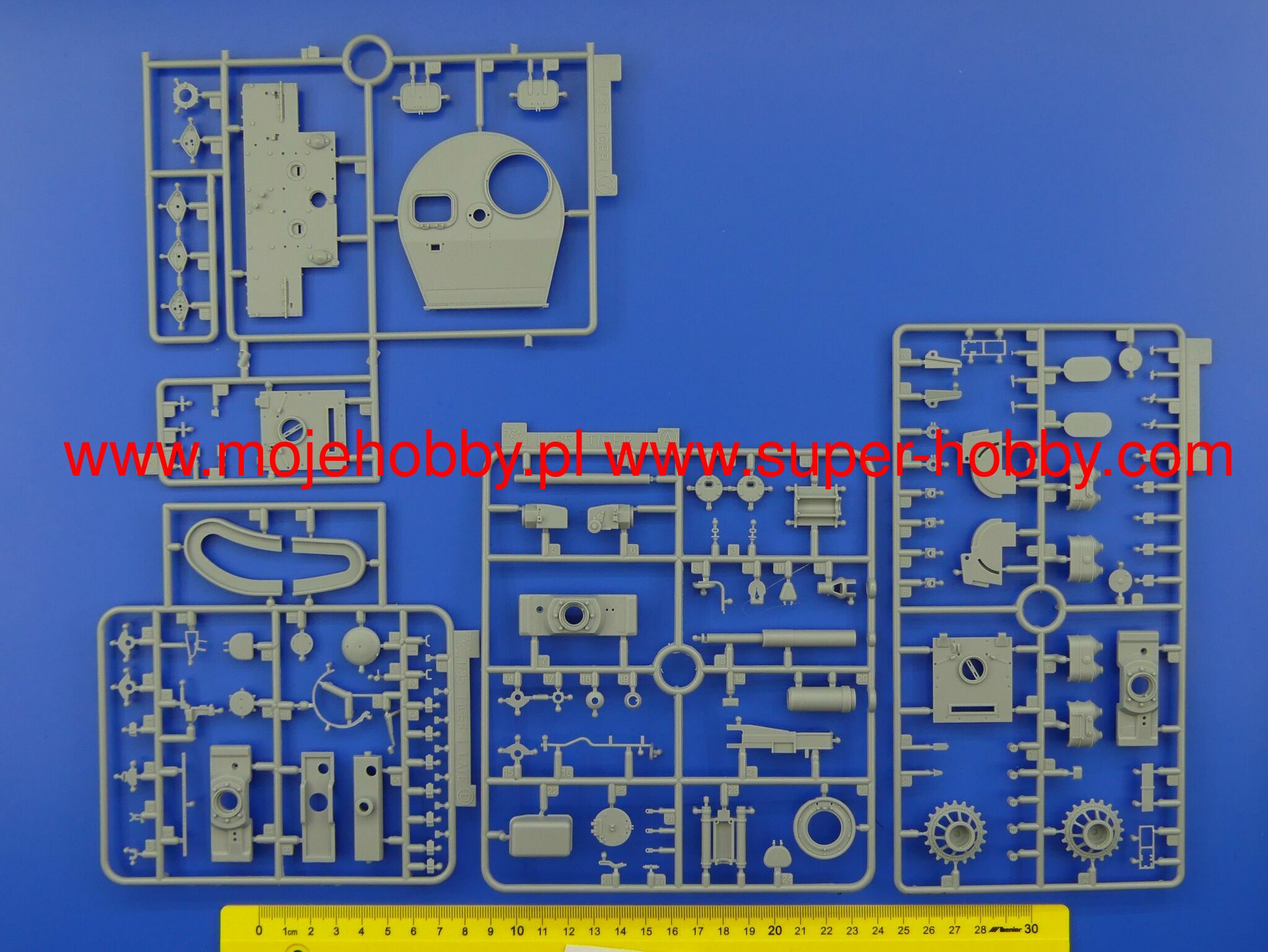 トイガン Akiyama Frame Arms Type 48 Model 1 Kagutsuchi-Kou RE2 Model Kit