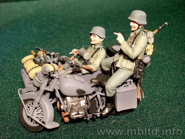 Master Box 1/35 German Motorcyclists 1940-43 # 3539 @ 