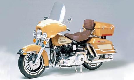 Harley Davidson FLH Classic Tamiya 16040 Harley Davidson FLH Classic Tamiya 16040