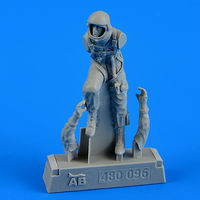 U.S.A.F. fighter pilot - pressure suit 1960 - 1975 Figurines - Image 1