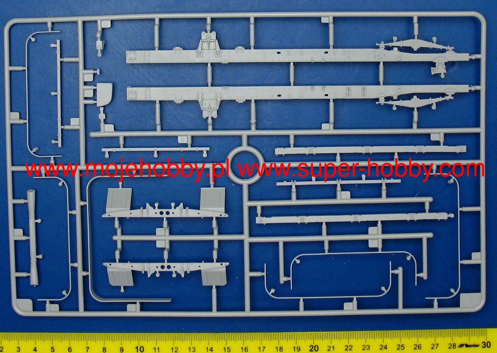 (未使用･未開封品)　ブロンコモデル 1/35 ロシア ジルZil-131カーゴトラック 初期型 プラモデル CB35193 qdkdu57 ブロンコ